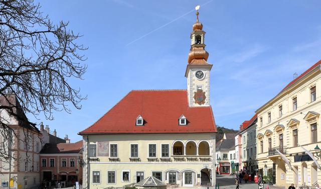 Altes Rathaus am Schrannenplatz in Mödling